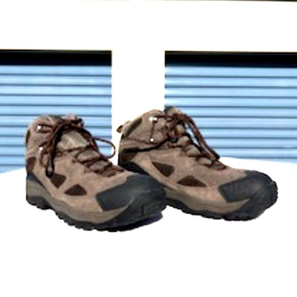Size: 11 . Mid Hiking & Outdoor Ankle Boots . Coremic Ridge . Columbia main image 3